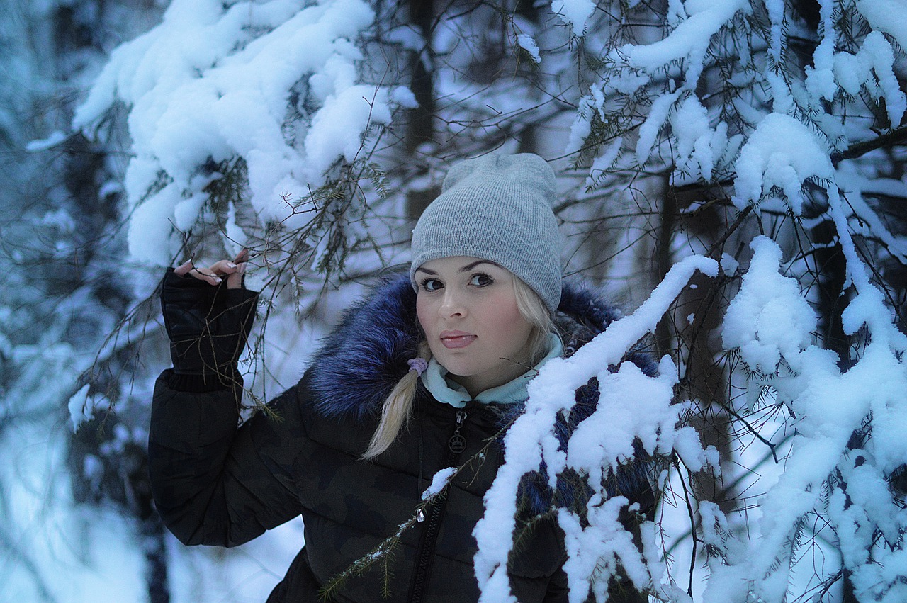 Зимние фотосессии девушек в лесу